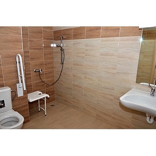 miniatura Zrekonstruovaná koupelna v DPS Sadová